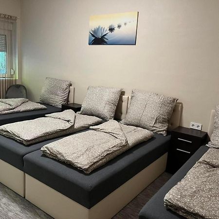 Kinizsi Udvar Apartmanhaz Balatonboglár Eksteriør billede