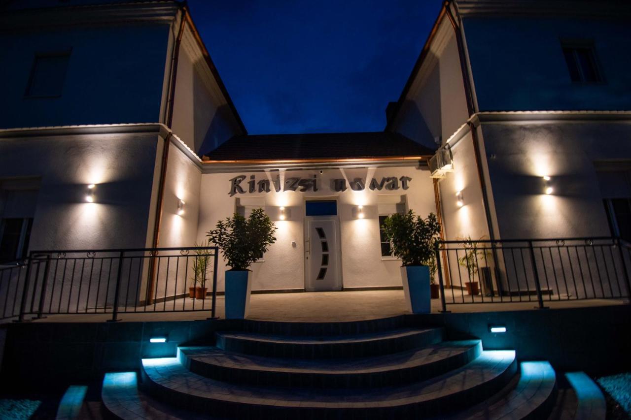 Kinizsi Udvar Apartmanhaz Balatonboglár Eksteriør billede