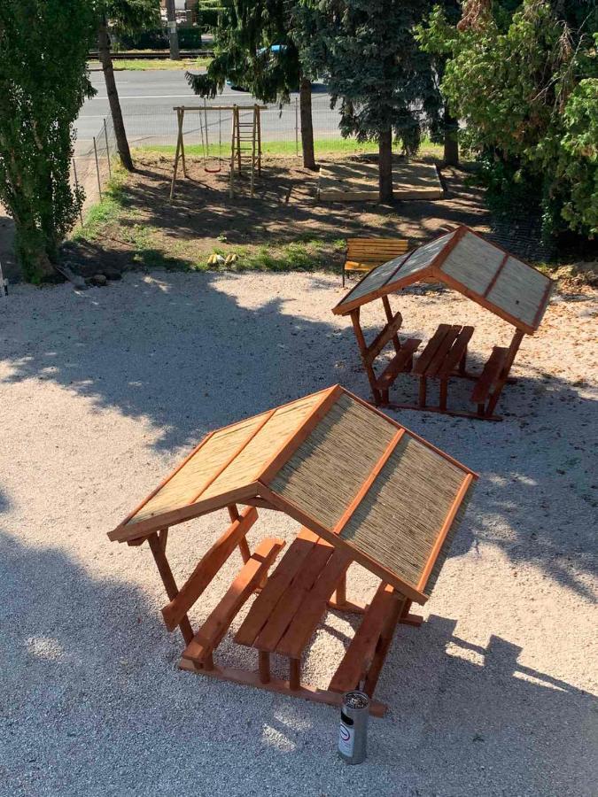 Kinizsi Udvar Apartmanhaz Balatonboglár Eksteriør billede