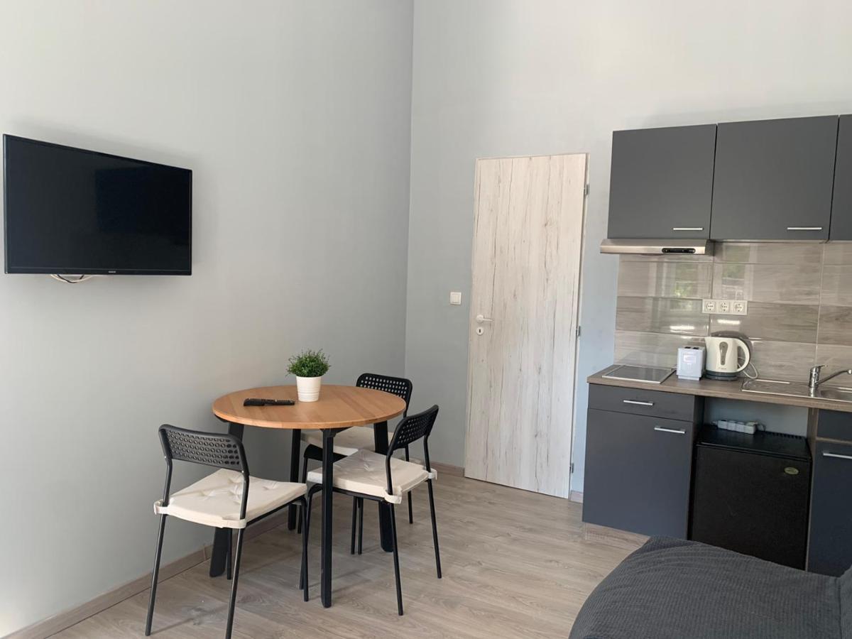 Kinizsi Udvar Apartmanhaz Balatonboglár Eksteriør billede