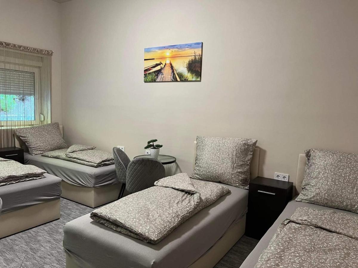 Kinizsi Udvar Apartmanhaz Balatonboglár Eksteriør billede