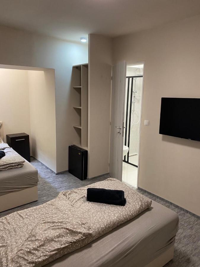 Kinizsi Udvar Apartmanhaz Balatonboglár Eksteriør billede