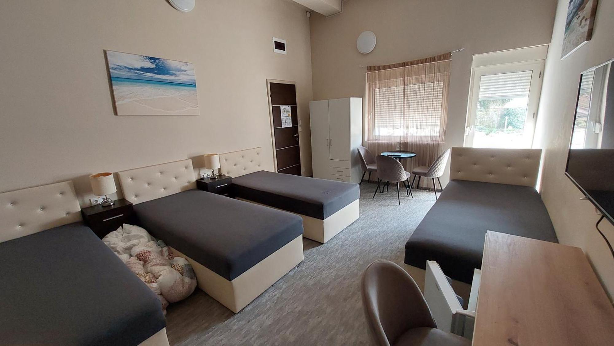 Kinizsi Udvar Apartmanhaz Balatonboglár Eksteriør billede