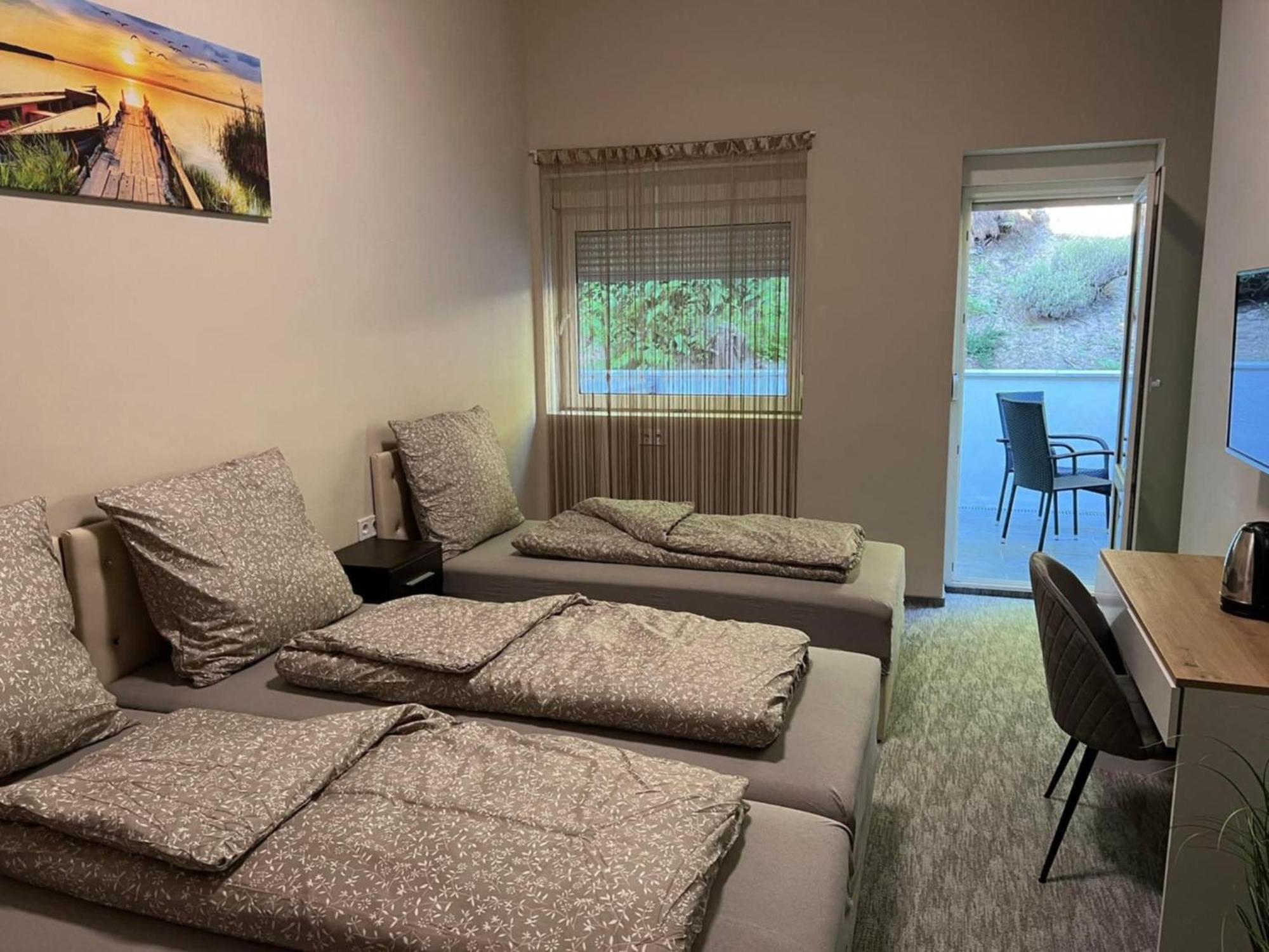Kinizsi Udvar Apartmanhaz Balatonboglár Eksteriør billede