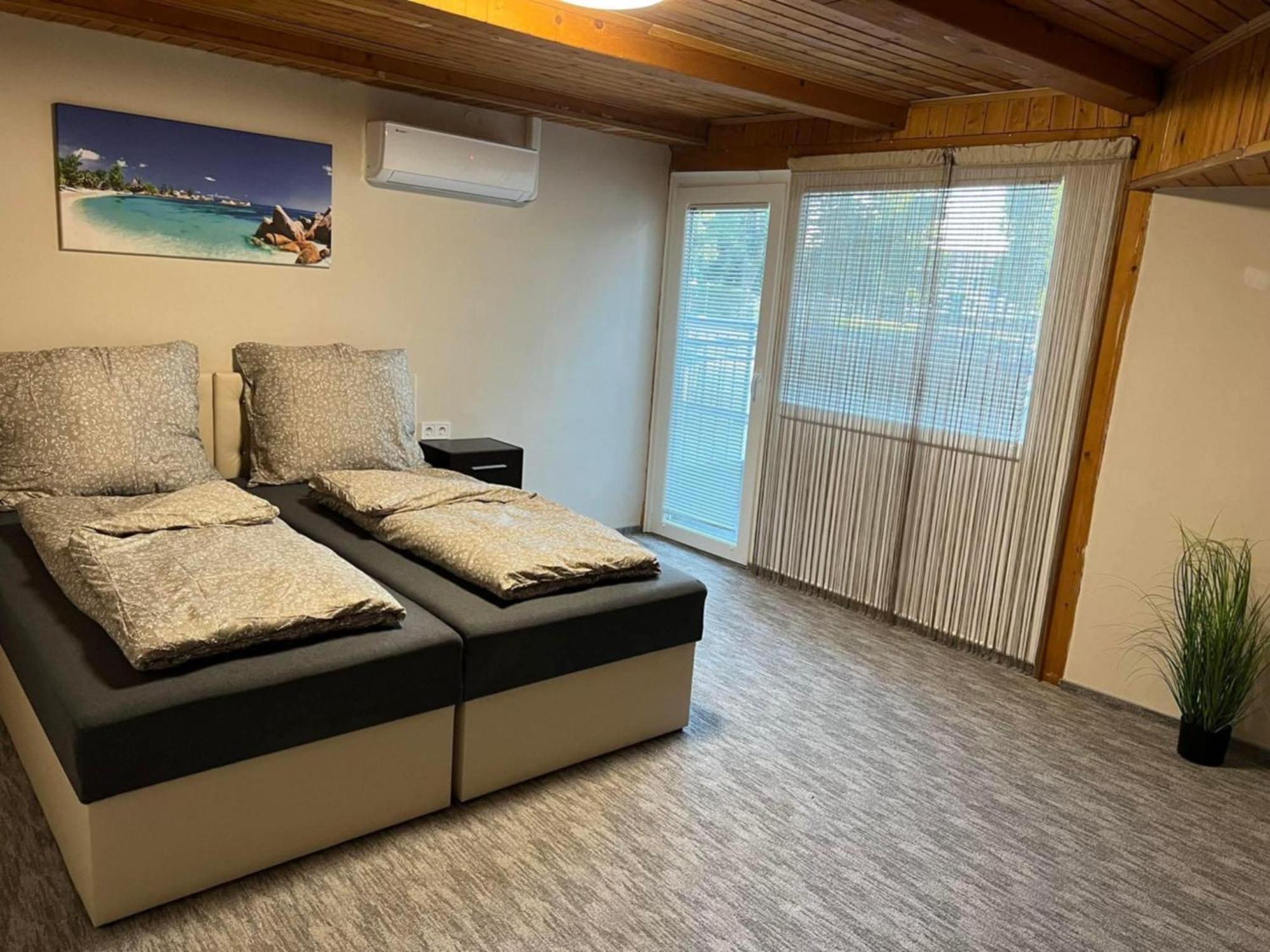 Kinizsi Udvar Apartmanhaz Balatonboglár Eksteriør billede