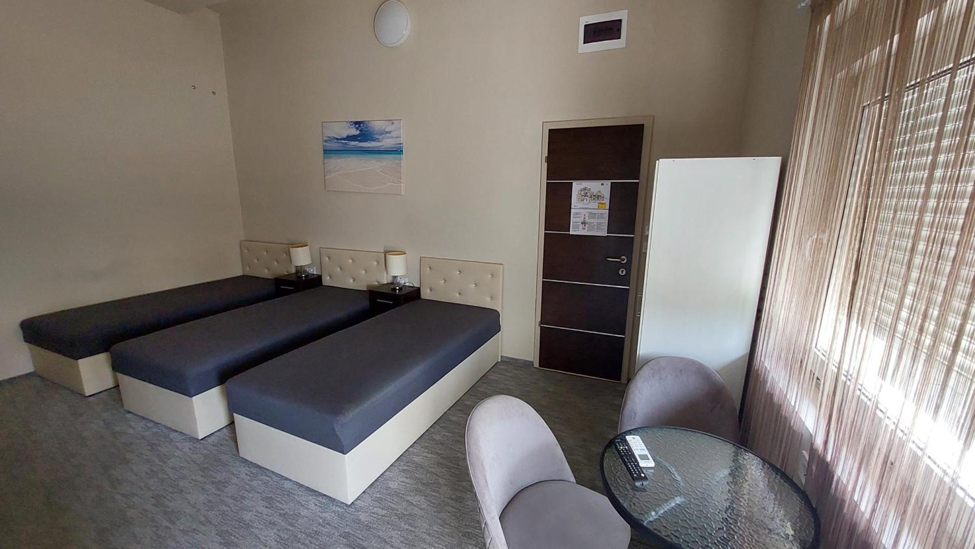 Kinizsi Udvar Apartmanhaz Balatonboglár Eksteriør billede