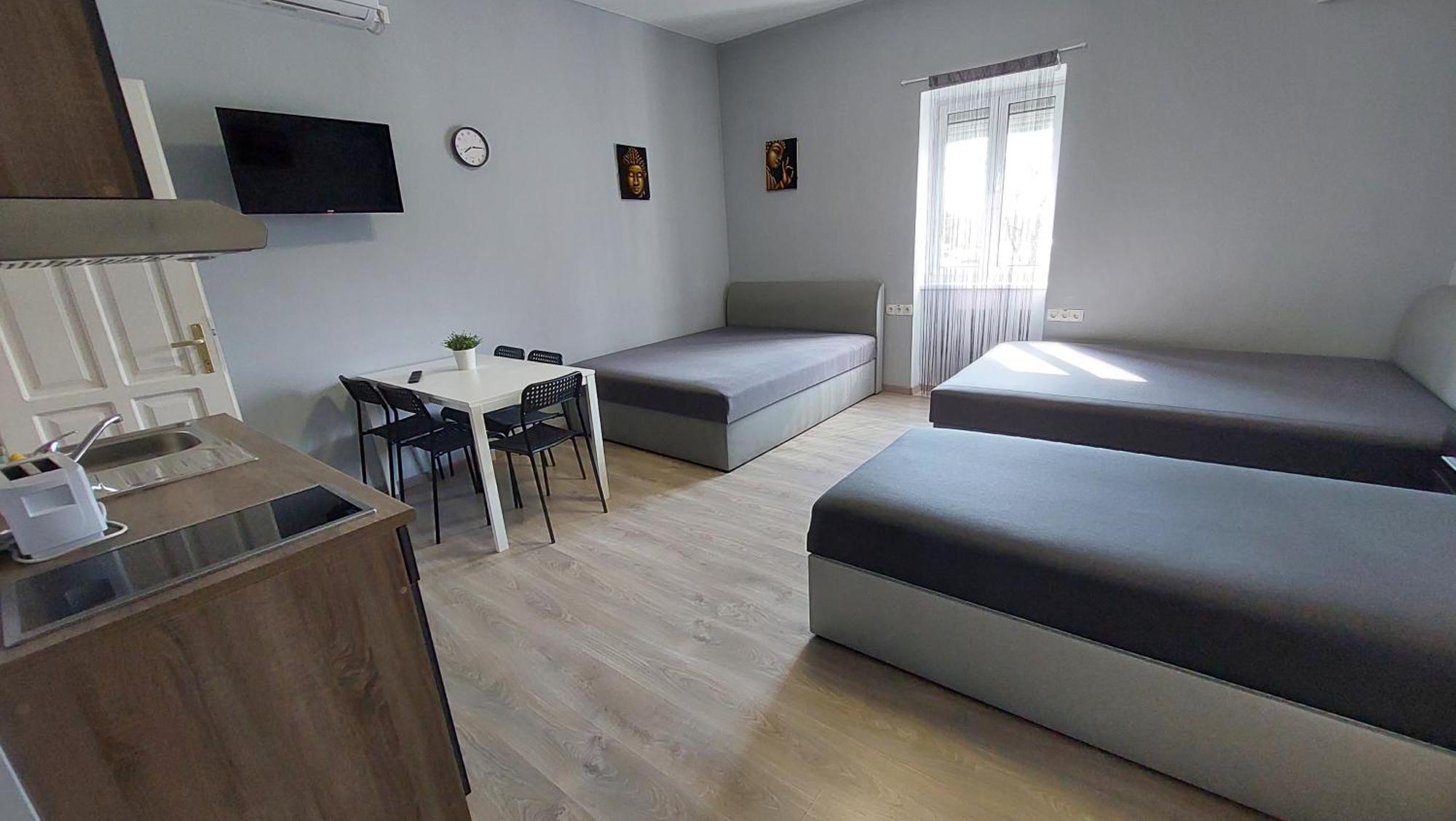Kinizsi Udvar Apartmanhaz Balatonboglár Eksteriør billede