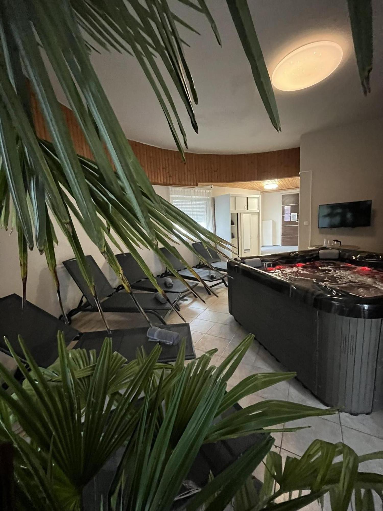 Kinizsi Udvar Apartmanhaz Balatonboglár Eksteriør billede